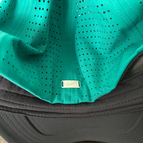 NIKE Golf Classic Dri-Fit Green Turquoise Mesh Fit Fitted sz M/L Mens Hat Cap - Picture 8 of 8